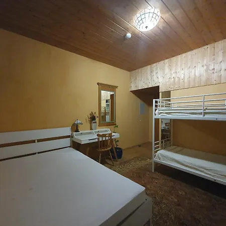 Sleep & Go - Vierbettzimmer Mit Gemeinschaftsbad Casa de hóspedes