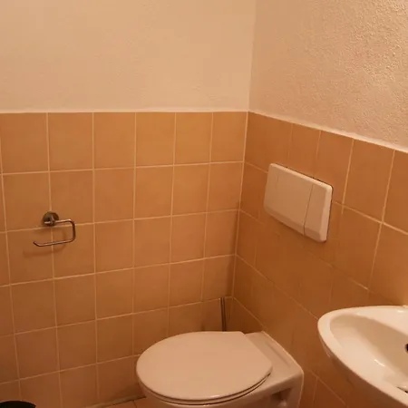 Sleep & Go - Vierbettzimmer Mit Gemeinschaftsbad *